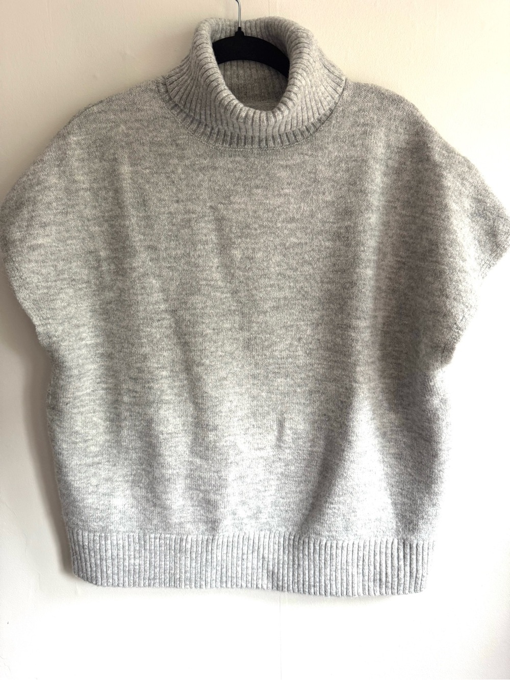 Turtleneck Sleeveless Sweater - Light Gray